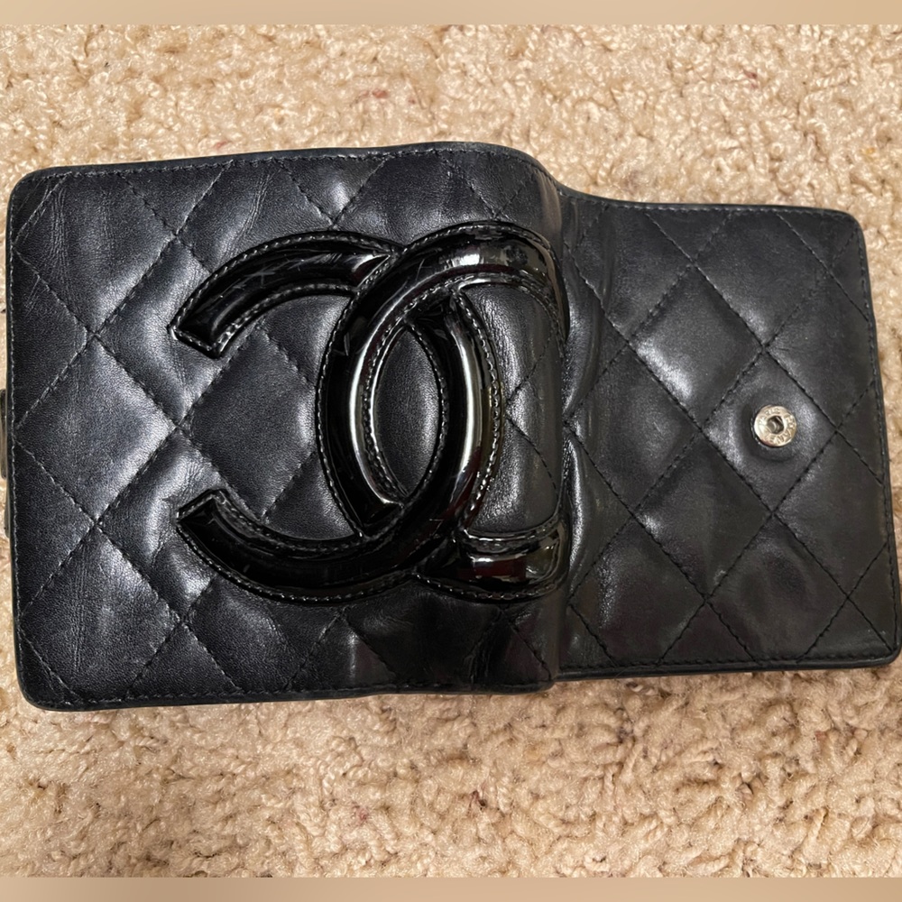 Chanel wallet used item. No box no dustbag.